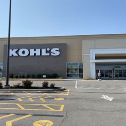 Kohl's - Parking lot and entrance!