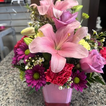 Flower Den Florist - Flowers - Florists Near Me - Lorton, Virginia