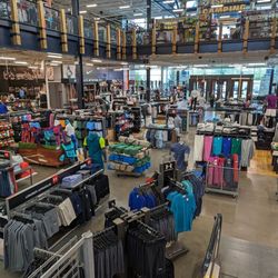 DICK'S Sporting Goods - Look, no associates here either