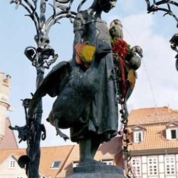 Gänseliesel - Die Gänseliesel am Brunnen vor dem Göttinger Rathaus - Landmarks & Historical Buildings Near Me - Göttingen, NI Gänseliesel - Die Gänseliesel am Brunnen vor dem Göttinger Rathaus - Landmarks & Historical Buildings Near Me - Göttingen, NI