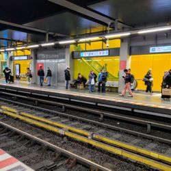 Métro De Brouckère - Platform at De Brouckère Metro Station