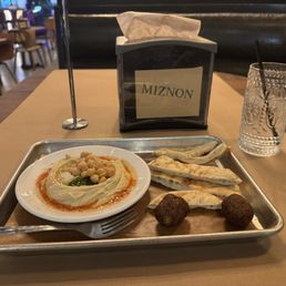 Pita, falafel, hummus