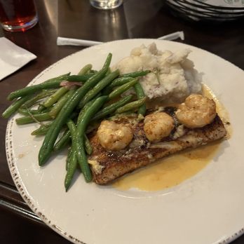 Hemingway's Blue Water Cafe - Seafood Near Me - Springfield, Missouri