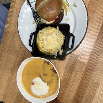 Yuengling - Quincey Cattle Company "full circle burger" and lobster bisque - Breweries Near Me - Tampa, Florida