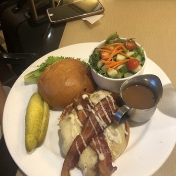 B-Line Diner - Chicken sandwich with side salad - American Near Me - Orlando, Florida