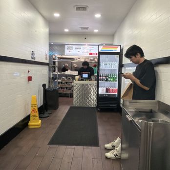 7th Street Burger Upper East Side - Store - Burgers Near Me - New York, New York