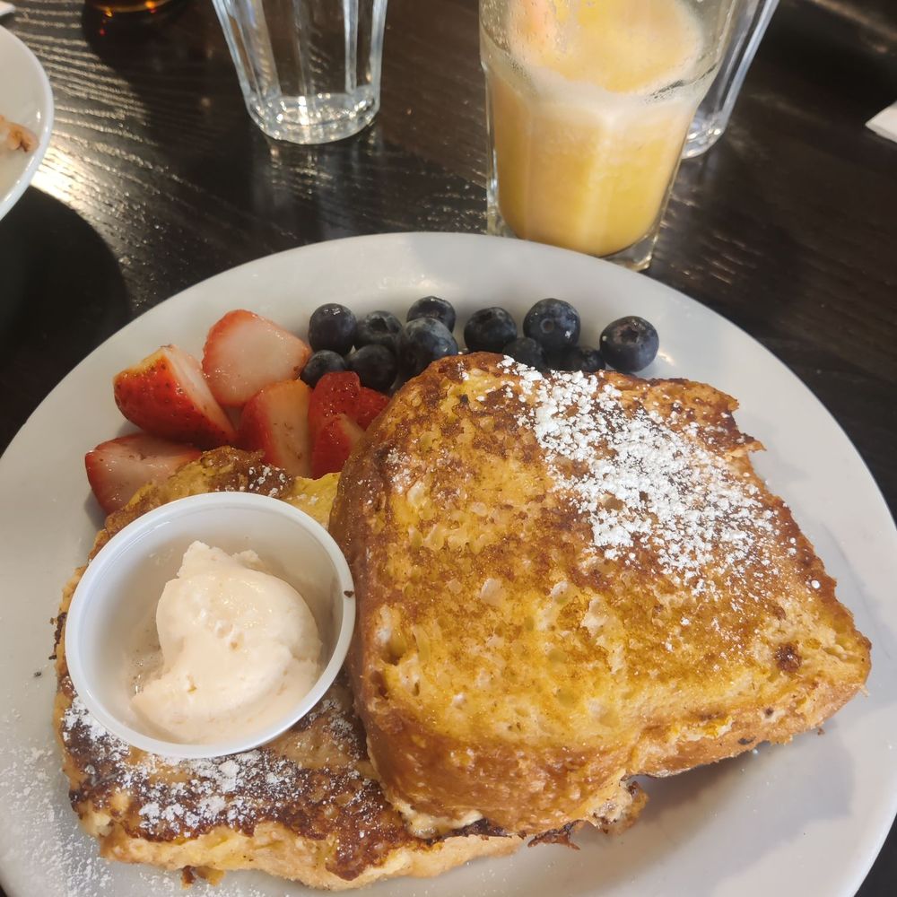 Bacco Cafe & Bistro - Brioche French toast - Breakfast & Brunch Near Me - Seattle, Washington
