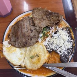 Angelica's Cocina Mexicana - Chilaquiles en salsa roja