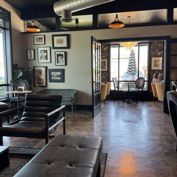 Olmos Pluma - Inside - Coffee & Tea Near Me - Olmos Park, Texas