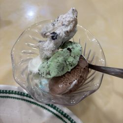 4 of the 6 ice cream flavors. Yum!