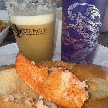 Liv's Shack - 1/2 pound Lobster roll - this one was loaded with at least four claws, and of course ultimate haze by treehouse brewery - Seafood Near Me - Old Saybrook, Connecticut Liv's Shack - 1/2 pound Lobster roll - this one was loaded with at least four claws, and of course ultimate haze by treehouse brewery - Seafood Near Me - Old Saybrook, Connecticut