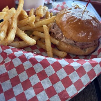 Poor Richard's Sandwich Shop - NC Pulled BBQ - Sandwiches Near Me - Manteo, North Carolina