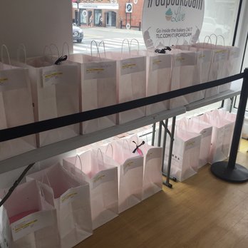 Georgetown Cupcake - Cupcakes Near Me - Washington, DC, District of Columbia