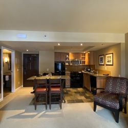 Sundial Boutique Hotel - View from living room into the full kitchen