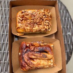 Pecan (top), cinnamon (bottom) Pecan (top), cinnamon (bottom)