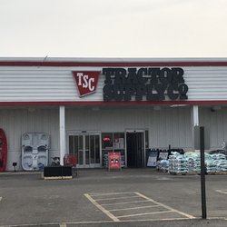Tractor Supply - Entrance