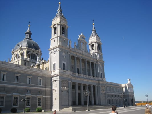 Catedral de Santa María la Real de la Almudena by null