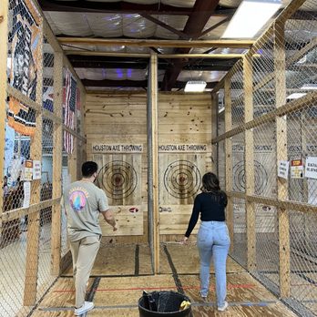 Houston Axe Throwing - Axe Throwing Near Me - Houston, Texas