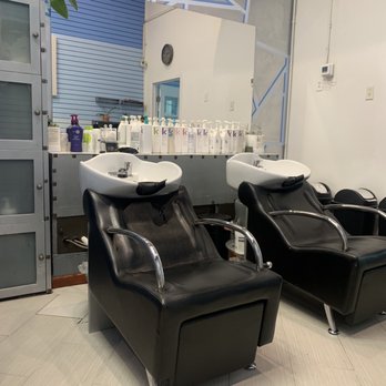 Eleganzza Hair Design - Wash Station - Hair Salons Near Me - Oakland, California