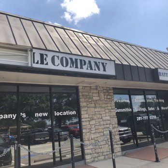 Minuteman Press - Sign and window lettering repair in progress. - Printing Services Near Me - Houston, Texas Minuteman Press - Sign and window lettering repair in progress. - Printing Services Near Me - Houston, Texas