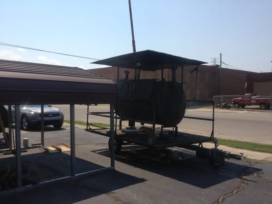 LARK'S BAR-B-QUE by null