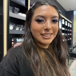MAC Cosmetics - Make up turn out beautiful