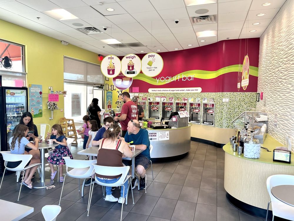 MENCHIE’S Updated July 2024 86 Photos & 69 Reviews 665 S Green