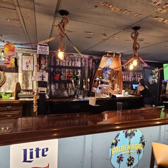 Jerry’s Dockside Bar & Grill - Bars Near Me - Gibsonton, Florida