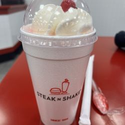 Steak ’n Shake - Strawberry shake