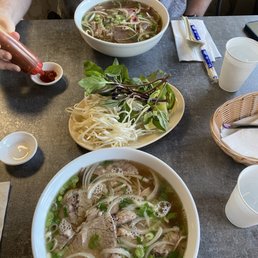 Rare Steak & Tendon / Phở Tái, Gân