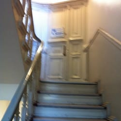 Karla Bartsch-Munding - Treppe zur Praxis im 1.OG