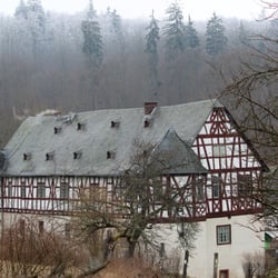 Eichelbacher Hof - Eichelbacher Hof im März bei Rauhreif