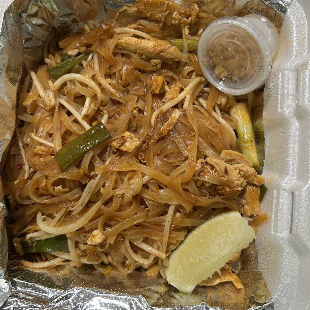 Pad Thai with chicken Pad Thai with chicken