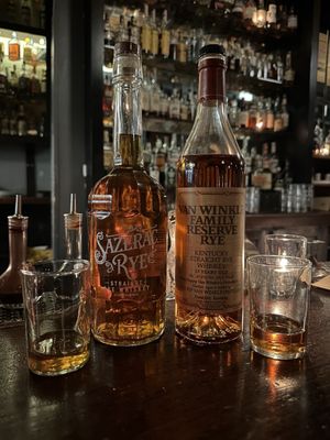 Longman & Eagle by null