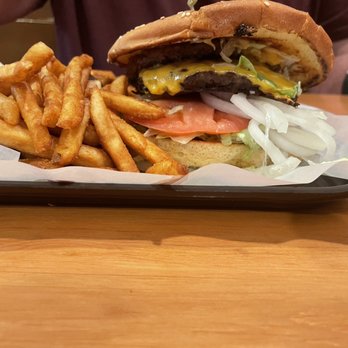 Redland Cafe - Famous farm to table burger - American Near Me - Oregon City, Oregon