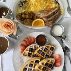 Ramona's Cafe - Crispy Belgium Waffles Breakfast and omelette