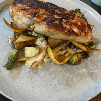 Hendrix - Roasted half Chicken with potatoes, carrots, onions and parsnip purée - Bars Near Me - Columbia, South Carolina Hendrix - Roasted half Chicken with potatoes, carrots, onions and parsnip purée - Bars Near Me - Columbia, South Carolina