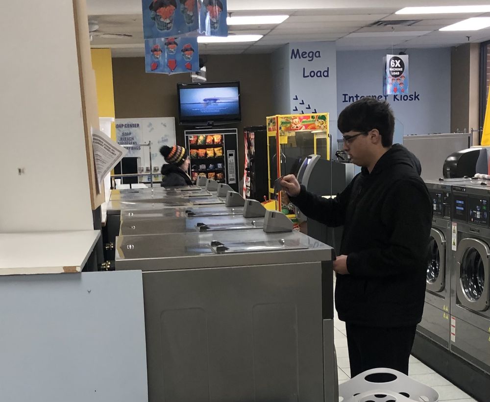 SCHILLER PARK SUPER LAUNDRY Updated October 2024 18 Photos & 21