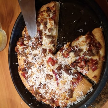 Pizza Hut - Custom Cheese lovers...plus roasted red peppers, sausage, beef, roasted garlic and peperoni - Pizza Near Me - Parry Sound, Ontario Pizza Hut - Custom Cheese lovers...plus roasted red peppers, sausage, beef, roasted garlic and peperoni - Pizza Near Me - Parry Sound, Ontario