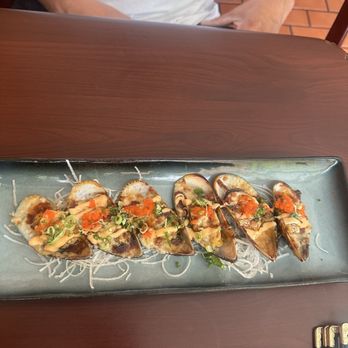 Yanagi Sushi - Baked mussels - Sushi Bars Near Me - Northridge, California