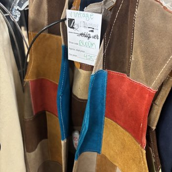 It's A Wrap - Used, Vintage & Consignment Near Me - Burbank, California