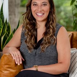 Rebalance Physical Therapy - Meet Dr Kat Orr, founder and physical therapist at Rebalance Physical Therapy. She is an expert in concussions and vestibular migraines.