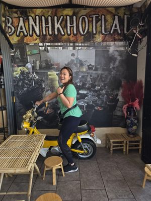 Banh Khot Lady by null