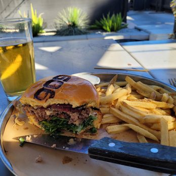 1909 - Bison Burger - Bars Near Me - Temecula, California