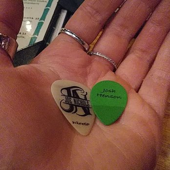 Summer Shack - Picks from Joe Nichols and guitarist :-) - Seafood Near Me - Uncasville, Connecticut