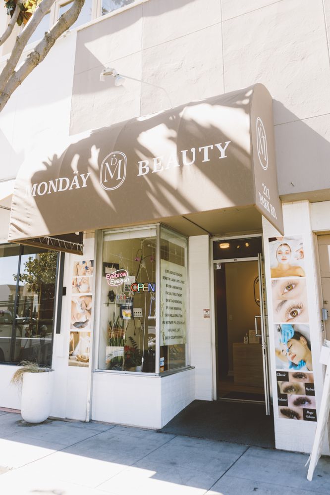 Monday Beauty Studio Logo