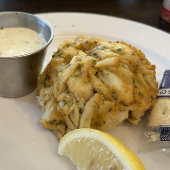 Boatyard Bar & Grill - crab cake - Seafood Near Me - Annapolis, Maryland