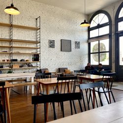 Lamppost Coffee - Indoor seating