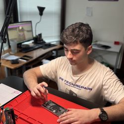 312 Tech Repair - Refurbishing an iPhone 11 Pro --
Message or call me to book a repair!
