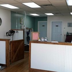 Aimee's Grooming Boutique - Open concept pet grooming area